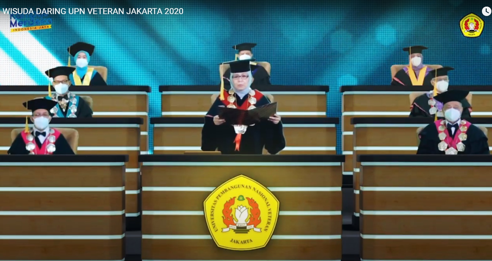 Wisuda1.jpg Wisuda1.jpg